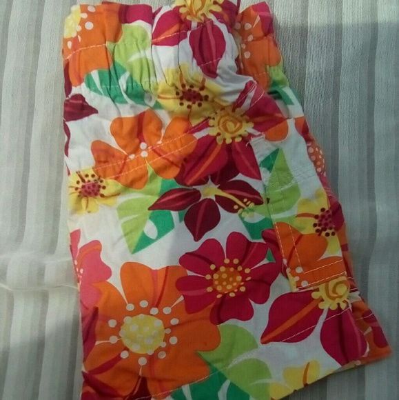 Shorts - Picture 2 of 3